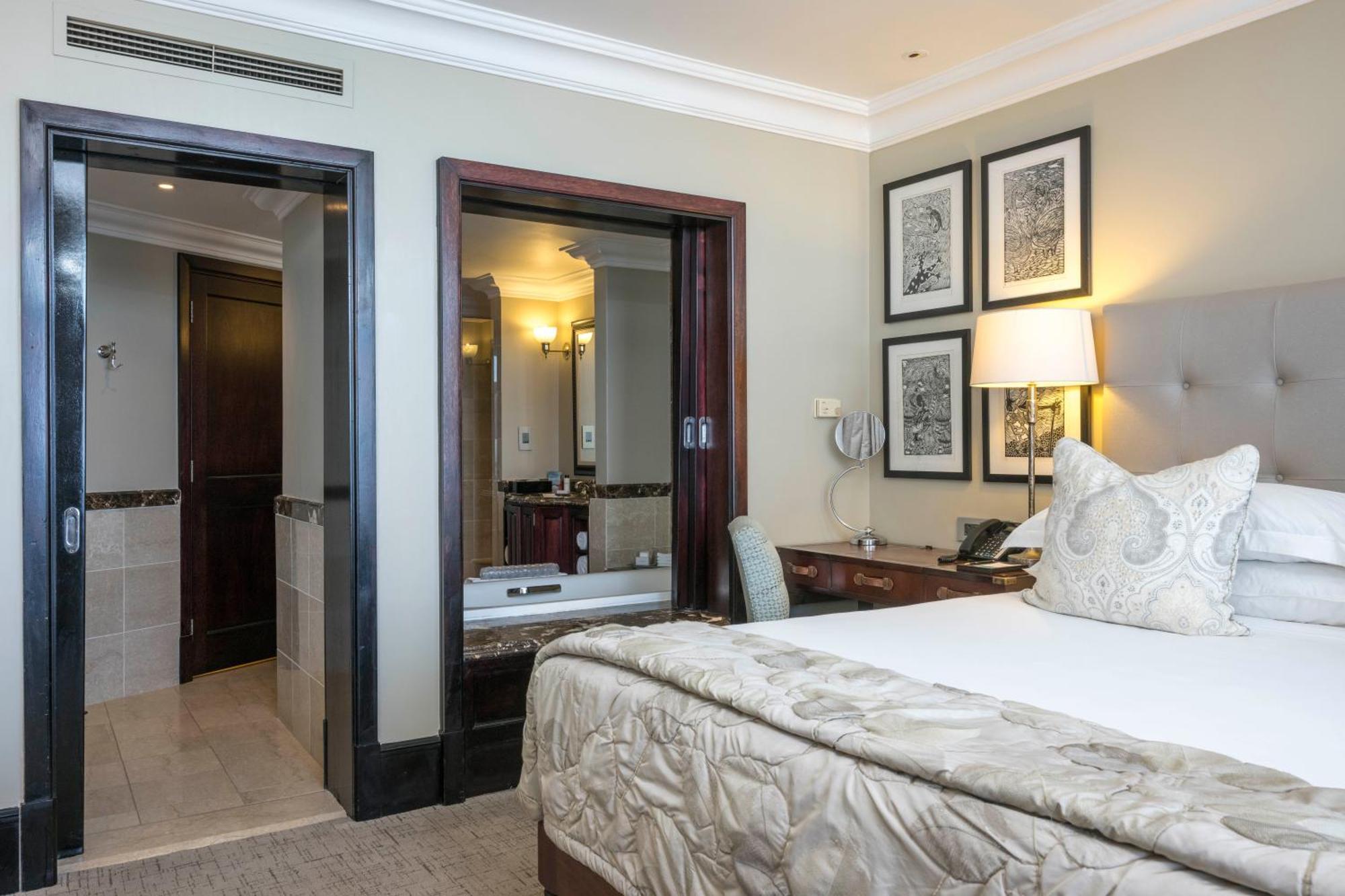 Beverly Hills Durban Luaran gambar A bedroom at the hotel