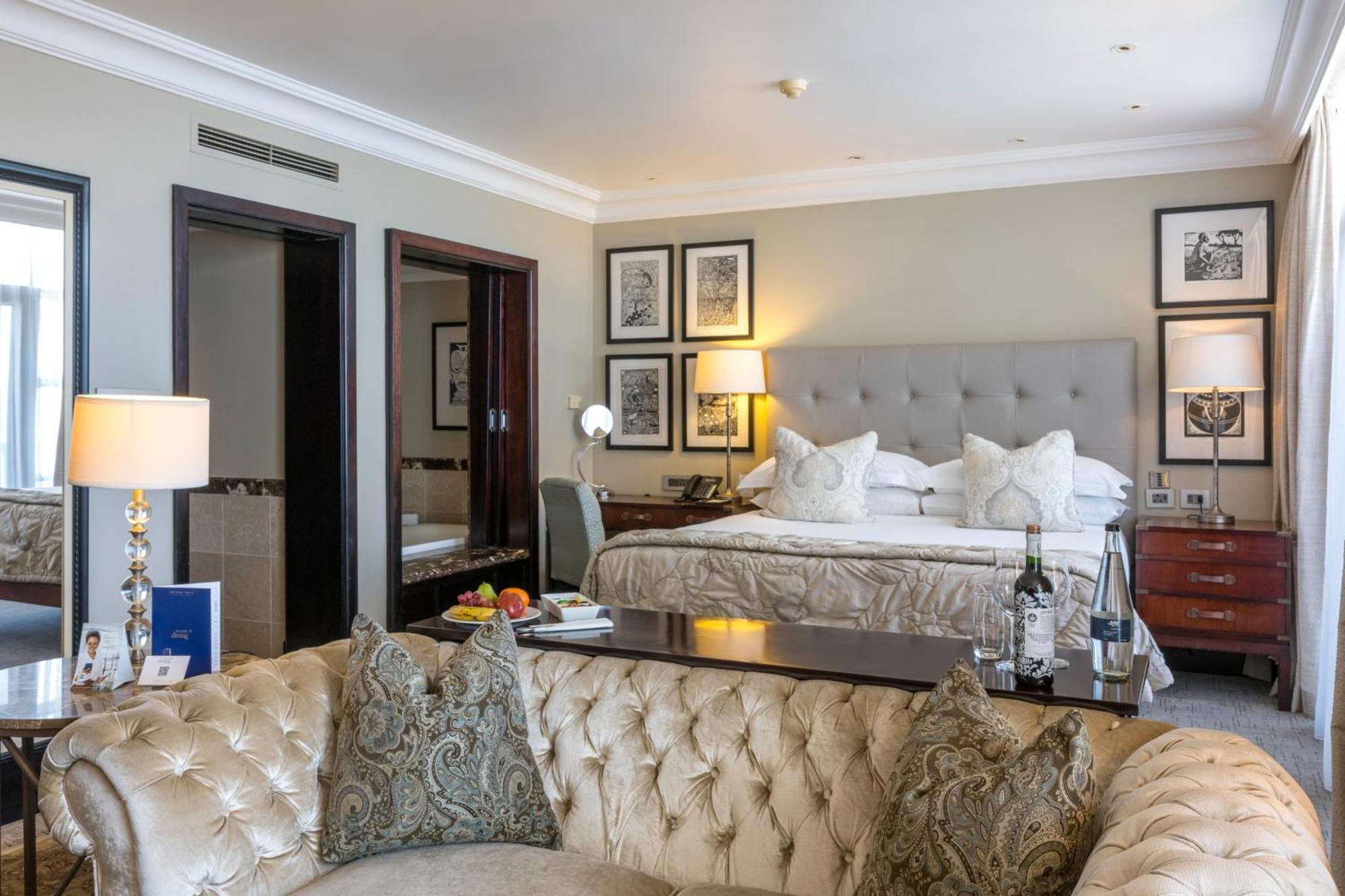 Beverly Hills Durban Luaran gambar A suite at the hotel