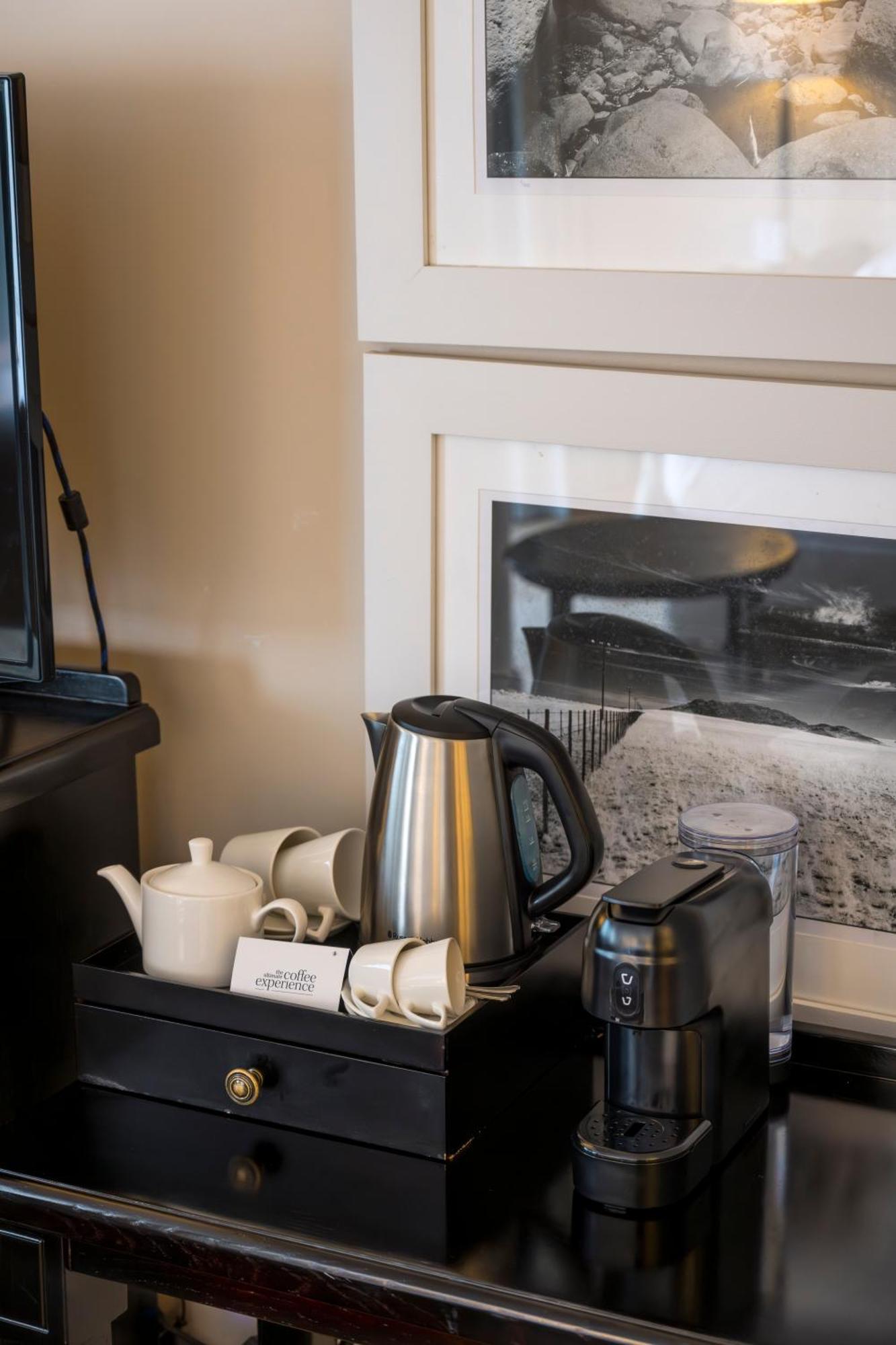 Beverly Hills Durban Luaran gambar A kettle