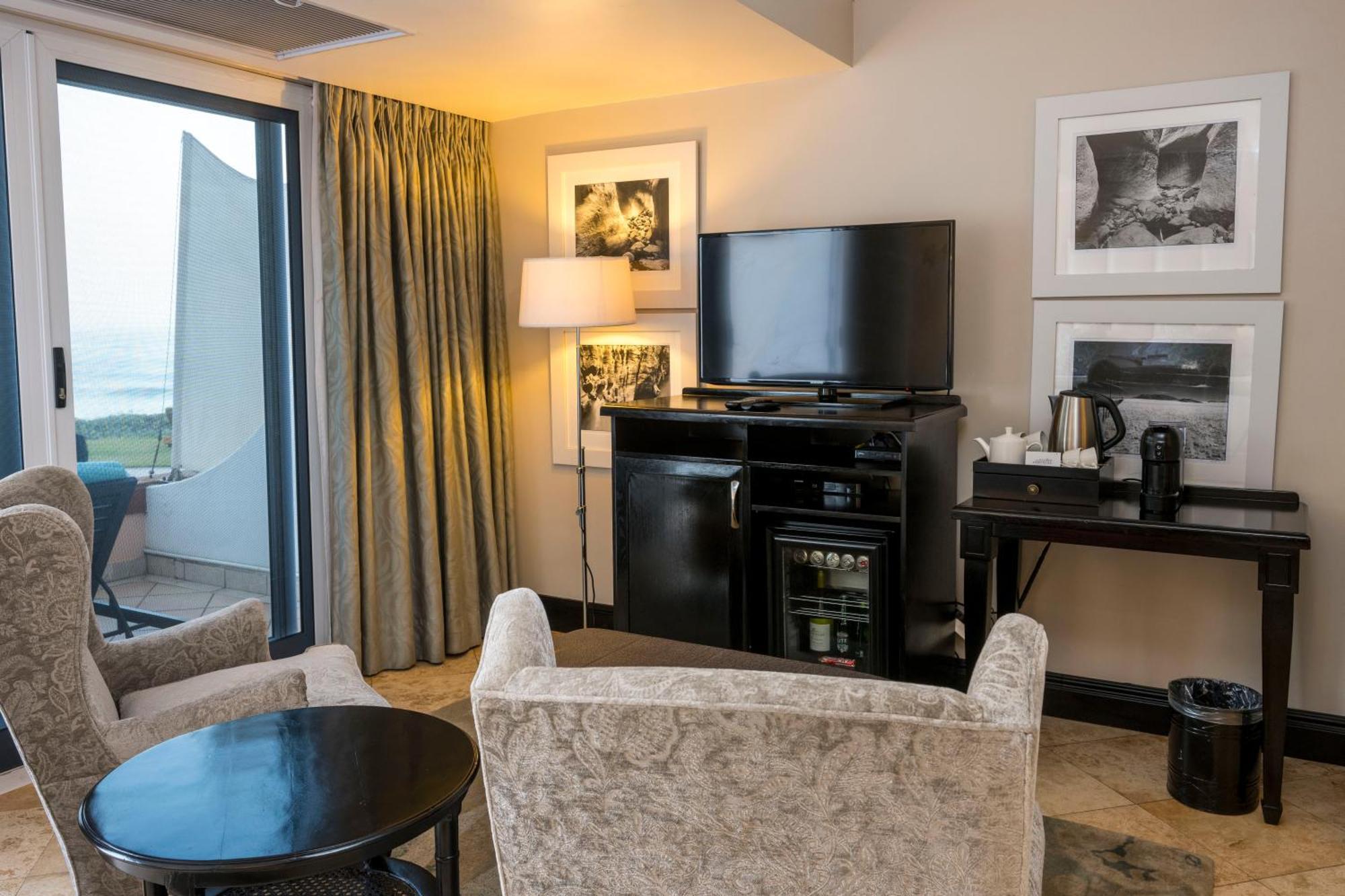 Beverly Hills Durban Luaran gambar A living room at the Four Seasons Resort