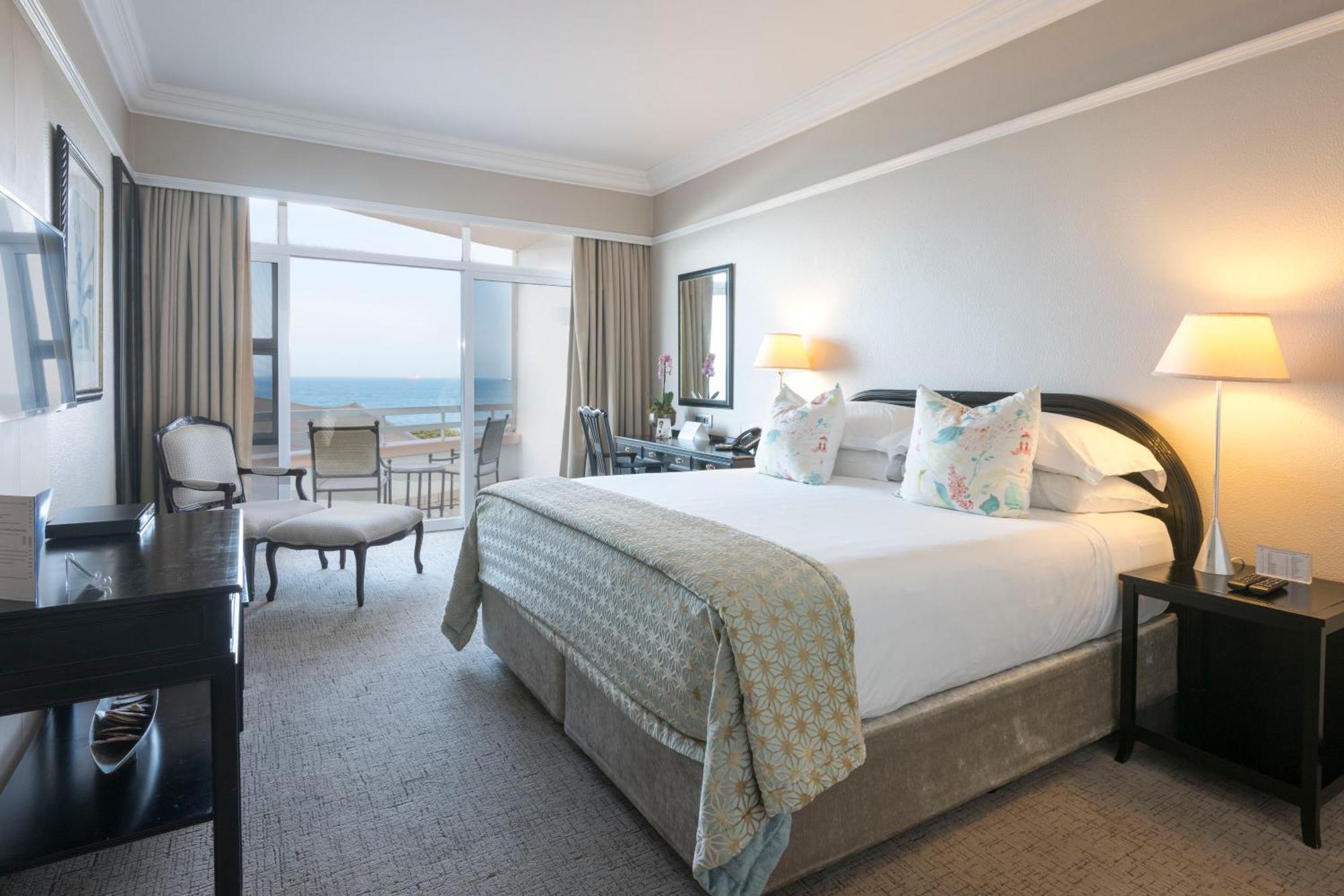 Beverly Hills Durban Luaran gambar A room at the Cape Town Protea Hotel