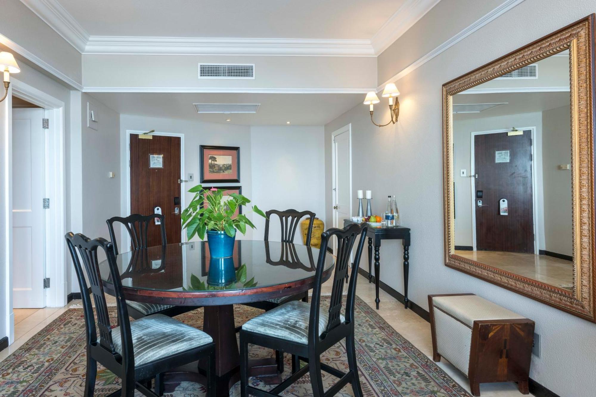 Beverly Hills Durban Luaran gambar A suite at the Hilton