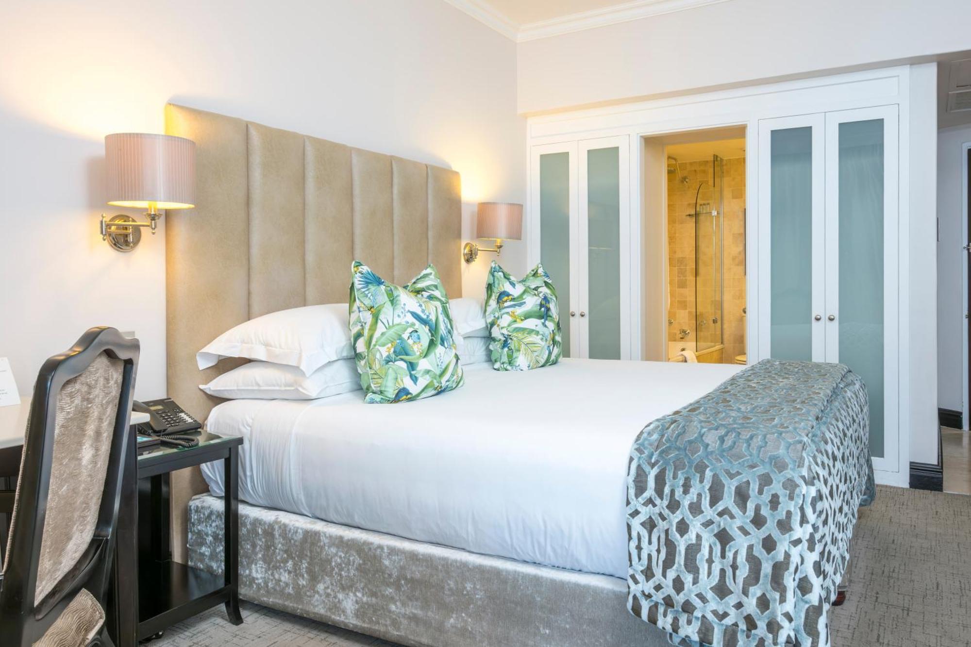 Beverly Hills Durban Luaran gambar A bedroom at the hotel