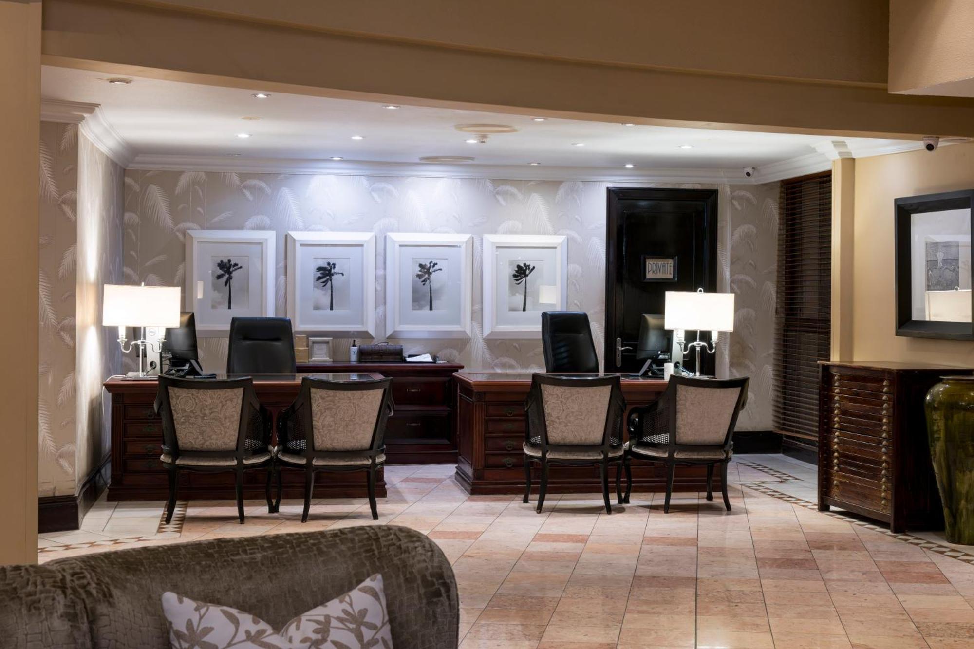 Beverly Hills Durban Luaran gambar Concierge desk at the Four Seasons Hotel, Washington, D.C.