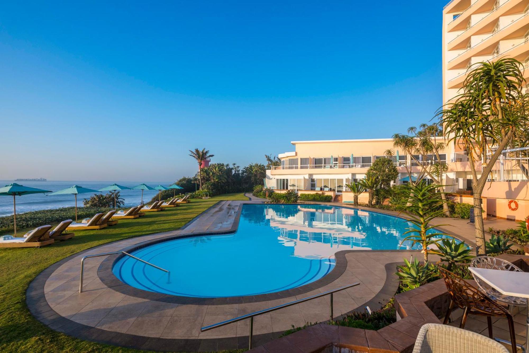 Beverly Hills Durban Luaran gambar The swimming pool at the Hilton Tel Aviv